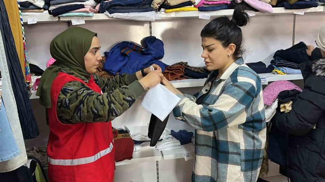Depremzedelere Kızılay’dan Yardım Eli: Tüm İhtiyaçları Karşılanıyor