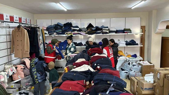 Depremzedelere Kızılay’dan Yardım Eli: Tüm İhtiyaçları Karşılanıyor