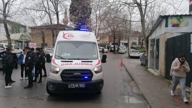 İ̇ki Grup Arasındaki Tartışma Kanlı Bitti, Bir Kişi Bıçakla Yaralandı