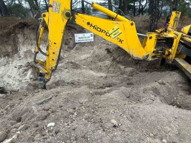 Kepçeyle Yapılan Kaçak Kazıda 6 Şüpheli Suçüstü Yakalandı