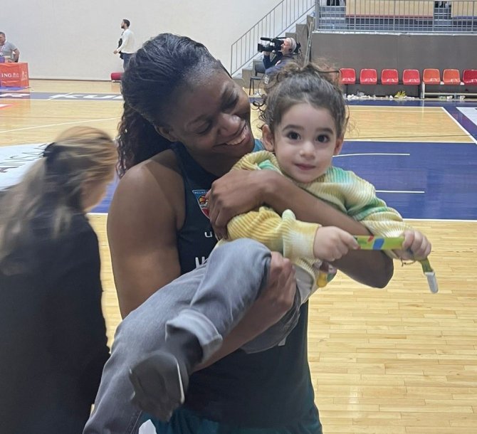 Chanel Mokango İlk Maçına Çıktı