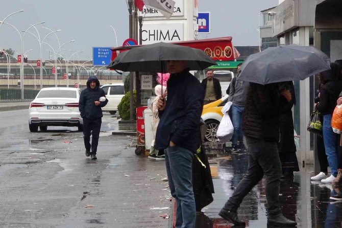 Diyarbakır’da Sabah Saatlerinde Kısa Süreli Yağış Etkisini Gösterdi