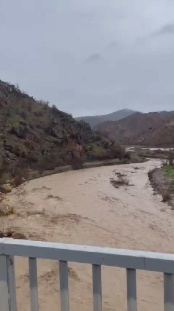 Elazığ’da Şiddetli Yağışlar Sonrası Dereler Coştu