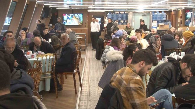 Ümraniyeli Misafir Depremzedelere Boğaz Turu