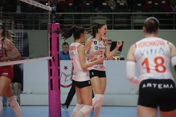 File Derbisinde Zafer Eczacıbaşı Dynavit’in