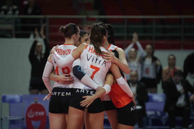 File Derbisinde Zafer Eczacıbaşı Dynavit’in