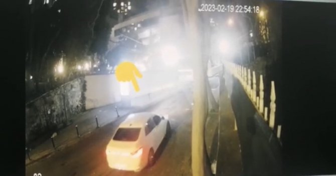 İ̇stanbul’da Kiralık Araçla Kadına Kapkaç Kamerada