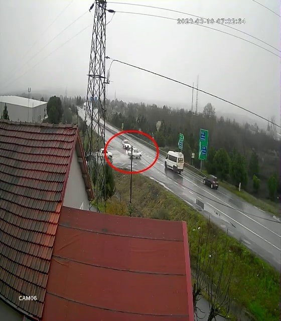 Bir Anlık Dikkatsizlik Kazaya Sebep Oldu: 2 Yaralı