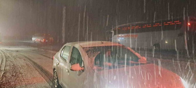 Mart Karı Yolda Bıraktı, Malatya-kayseri Yolu Kısmen Trafiğe Kapandı
