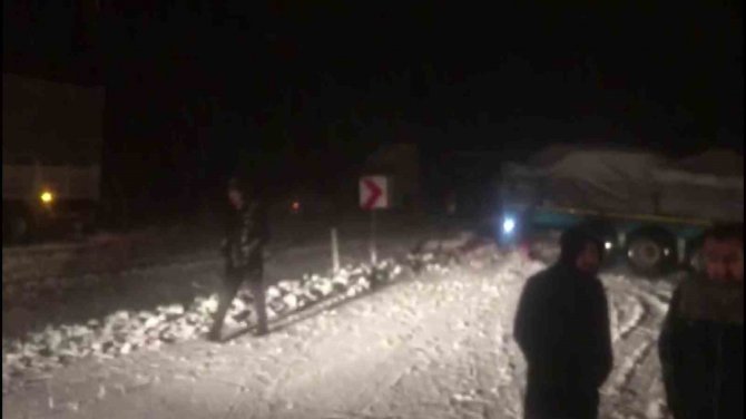 Mart Karı Yolda Bıraktı, Malatya-kayseri Yolu Kısmen Trafiğe Kapandı