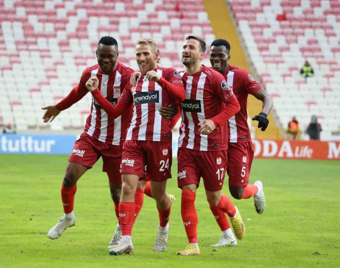 Spor Toto Süper Lig: D.g. Sivasspor: 1 - Mke Ankaragücü: 0 (İ̇lk Yarı)