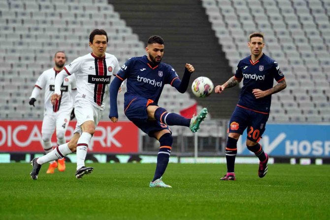 Spor Toto Süper Lig: Fatih Karagümrük: 0 - Medipol Başakşehir: 0 (Maç Devam Ediyor)