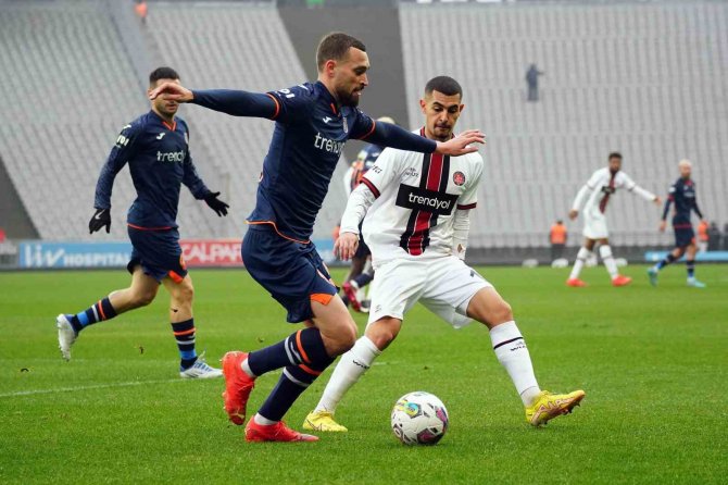 Spor Toto Süper Lig: Fatih Karagümrük: 1 - Medipol Başakşehir: 1 (İ̇lk Yarı)