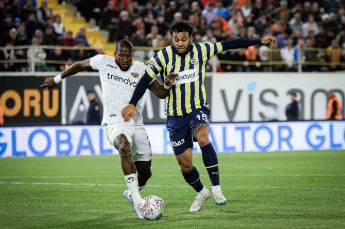 Spor Toto Süper Lig: Corendon Alanyaspor: 1 - Fenerbahçe: 3 (Maç Sonucu)