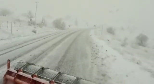 Tunceli-erzincan Arası Zincirsiz Tırlara Kapatıldı
