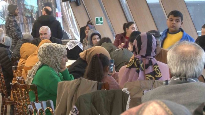 Ümraniyeli Misafir Depremzedelere Boğaz Turu