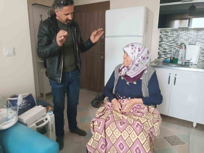 Engelli Depremzedeye Akülü Sandalye Desteği