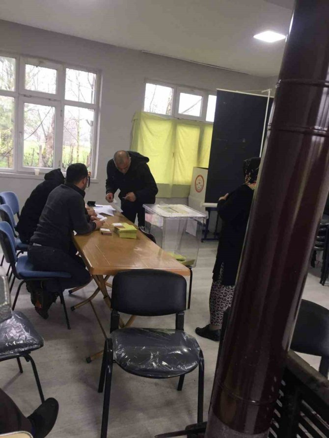 Bin Üçyüz Nüfuslu Köy Mahalle Olmak İçin Referanduma Gitti