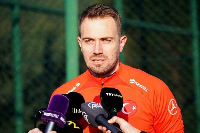 Mert Günok: “Takım Olarak Hedefimiz Almanya”