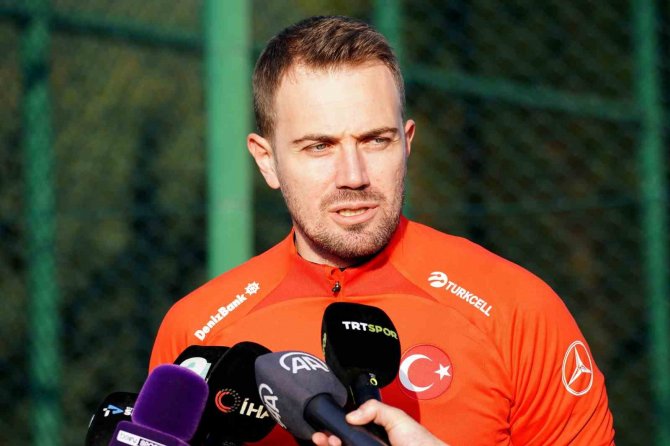 Mert Günok: “Takım Olarak Hedefimiz Almanya”