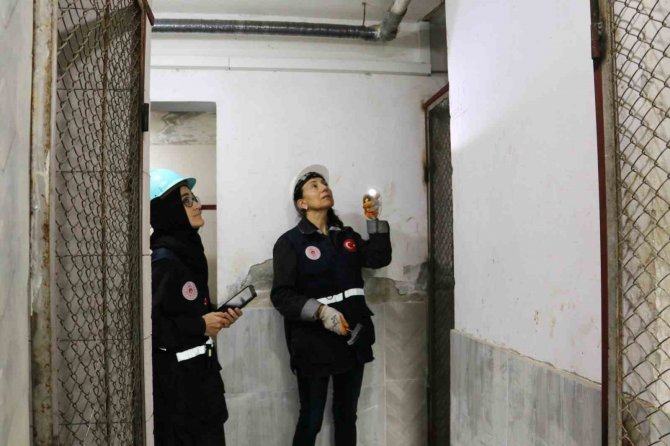 Adana’da Uzman Ekipler Hasar Tespiti İçin Sahada