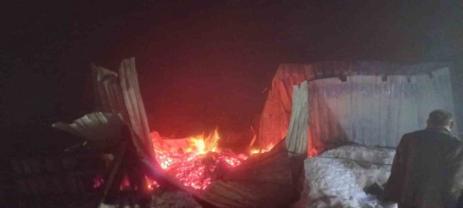 Alevlere Teslim Olan Yayla Evlerinden Geriye Demir Yığınları Kaldı