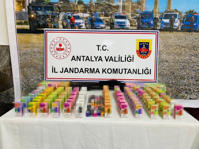 Antalya’da Bin 669 Şahıs Sorgulandı, 30 Litre Sahte Alkol Ele Geçirildi