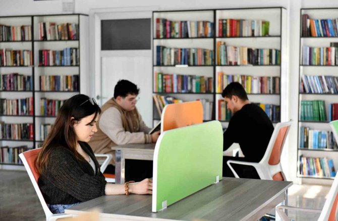 Muratpaşa’da Cengiz Aytmatov Kütüphanesi Açıldı