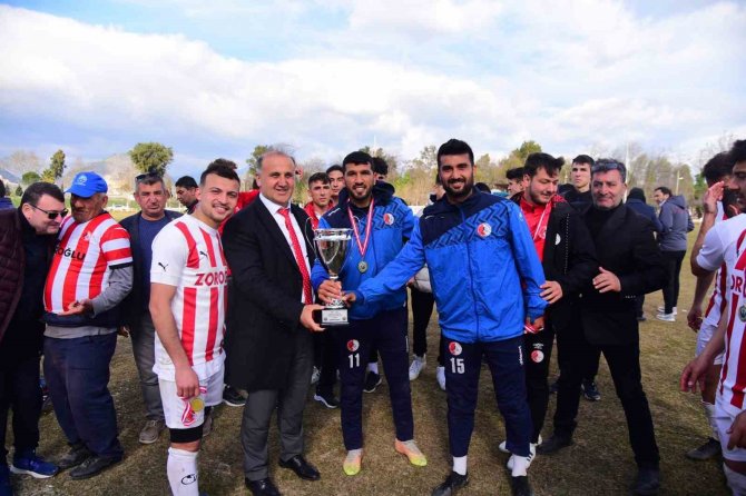 İ̇ncirliova Belediyespor Namağlup Şampiyon Oldu