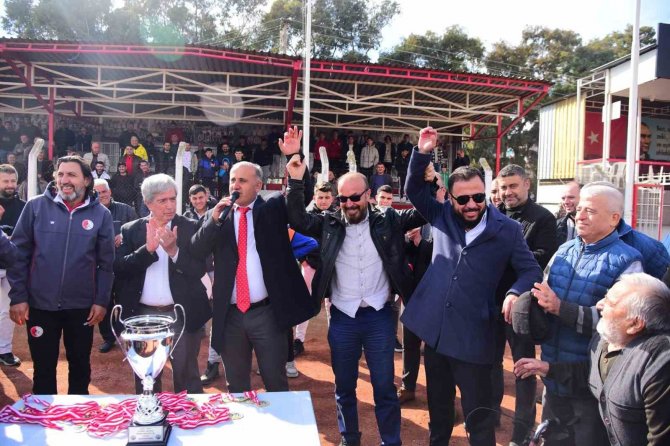 İ̇ncirliova Belediyespor Namağlup Şampiyon Oldu