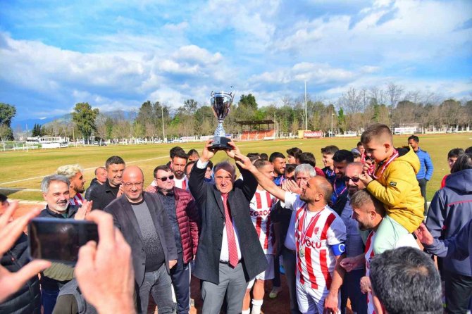İ̇ncirliova Belediyespor Namağlup Şampiyon Oldu