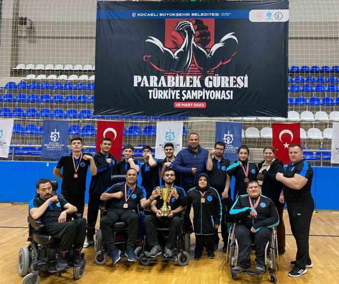 Demir Bilekler, 12 Madalya Kazandı