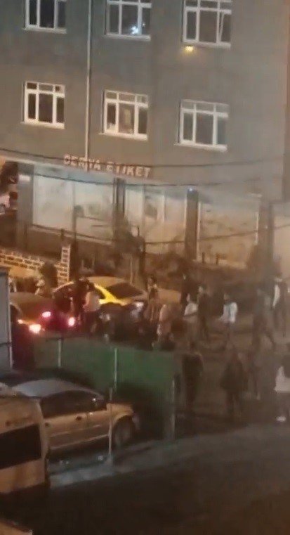 Bahçelievler’de Asker Eğlencesine Dalan Sürücü 6 Kişiyi Yaraladı