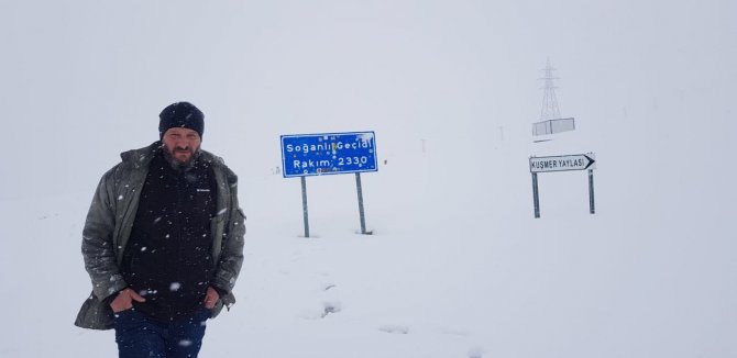 Bayburt - Trabzon Sınırındaki Yaylalar Beyaza Büründü