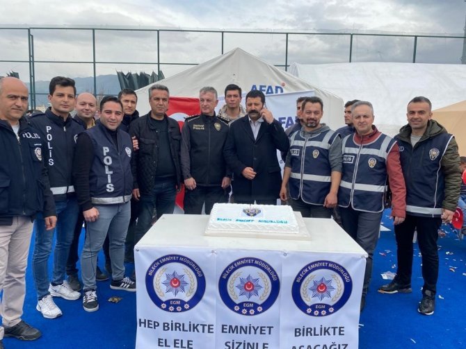 Depremzede Çocukların Doğum Günlerini Kutladılar