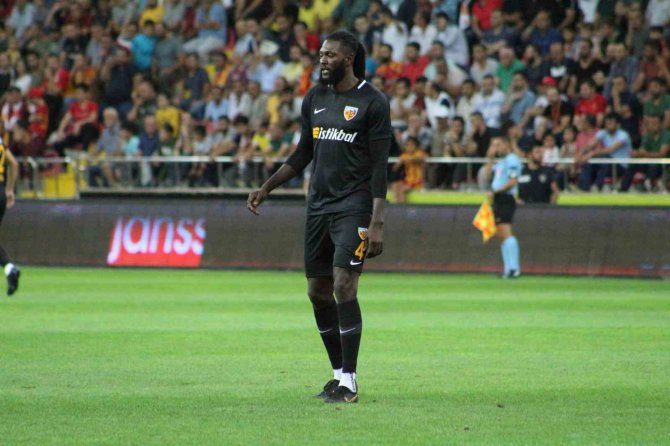 Adebayor, Futbolu Bıraktığını Açıkladı
