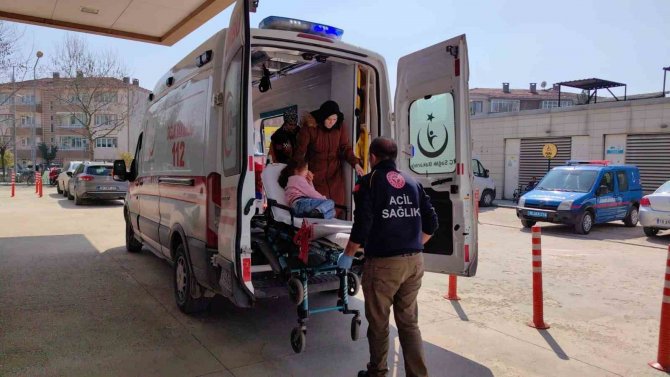 Bursa’da Kontrolden Çıkan Araç Dehşet Saçtı : 3 Yaralı