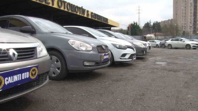 Oto Hırsızlığı Çetesinin Çaldığı Araçlar Ataşehir’de Sahiplerine Teslim Edildi