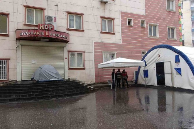 Ailelerin Evlat Nöbeti Kararlılıkla Devam Ediyor
