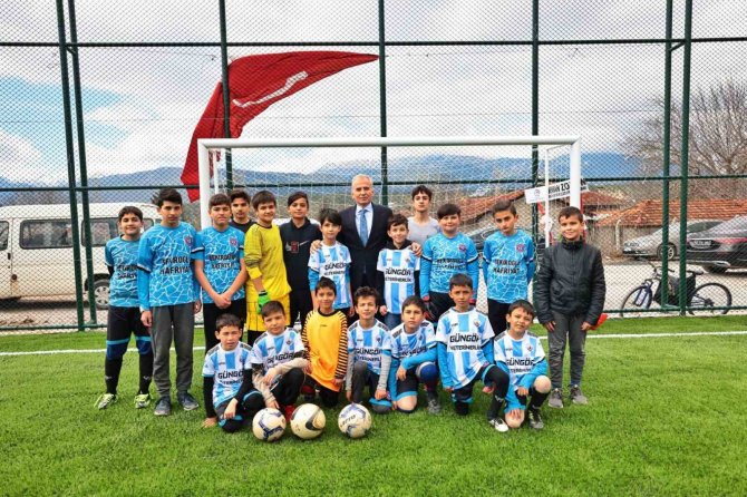 Başkan Zolan Çocuklarla Futbol Oynadı