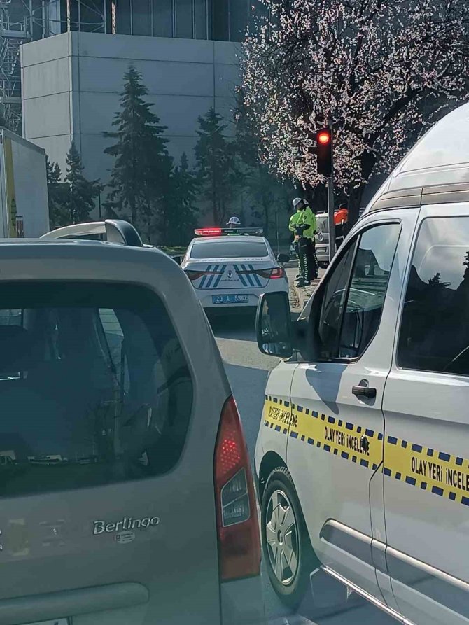 Kamyonetin Çarptığı Liseli Ezgi Kurtarılmadı