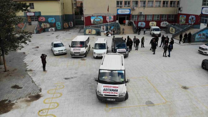 Depremzedeler Çadırlarda Yardım Toplayıp Selzedelere Götürdü