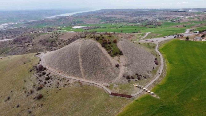 Depremde Devrilen 2 Bin 43 Yıllık Sütun Nisan Ayında Yeniden Ayağa Kalkacak