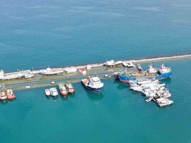İ̇skenderun’da Deniz Taşkınları Devam Ediyor
