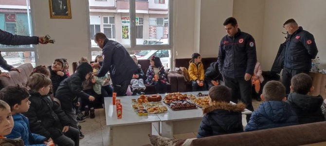 Minik Yüreklerden Sıcak Dokunuş