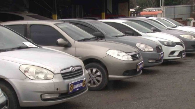 Oto Hırsızlığı Çetesinin Çaldığı Araçlar Ataşehir’de Sahiplerine Teslim Edildi