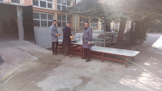 Öğrenci Ve Öğretmenler Afet Bölgesine Yaptıkları 48 Adet Seyyar Tuvalet Ve Duşu Gönderdiler