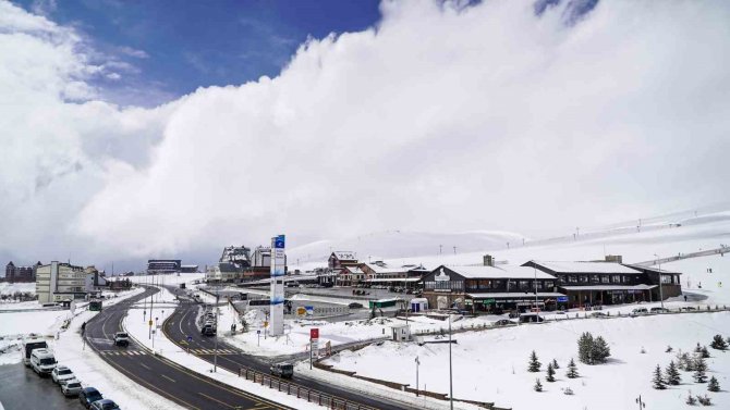 Erciyes’te Baharda Kayak Heyecanı