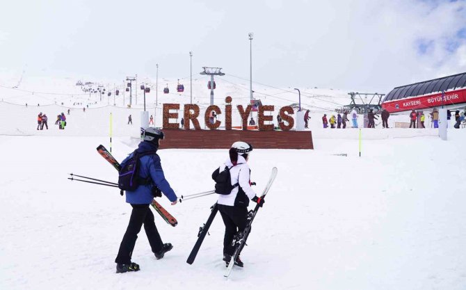 Erciyes’te Baharda Kayak Heyecanı