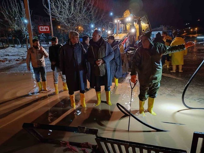 Eyyübiye’de Sel Felaketinin Yaraları Sarılıyor